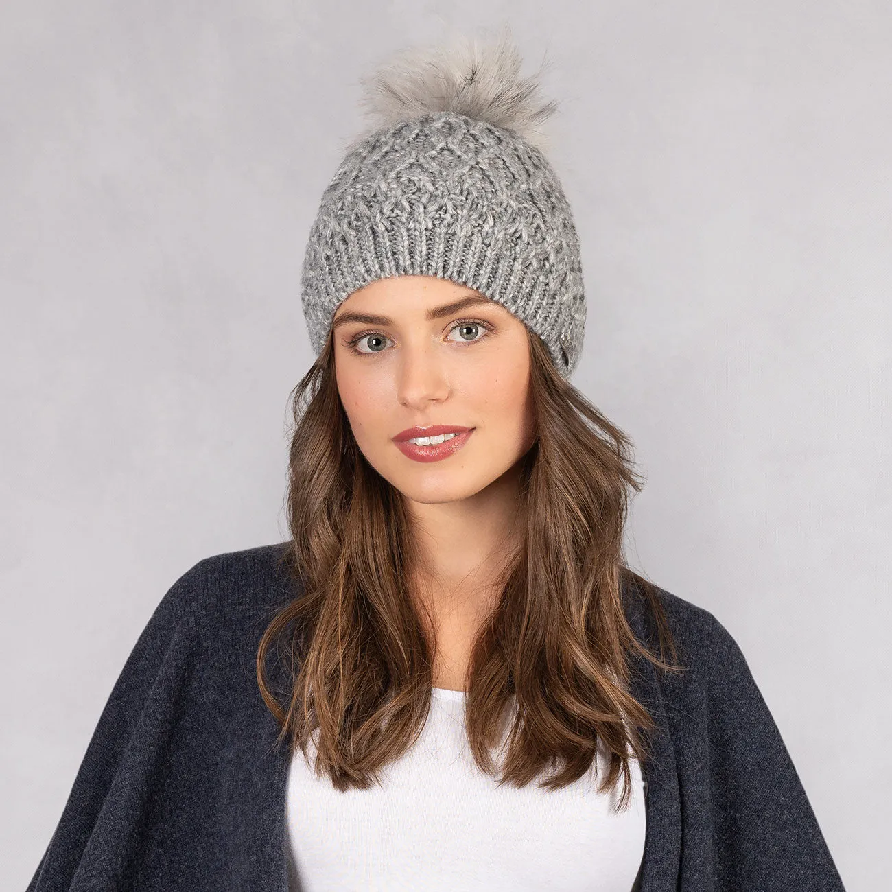 Optimized English Title: Beanie with Peak Design