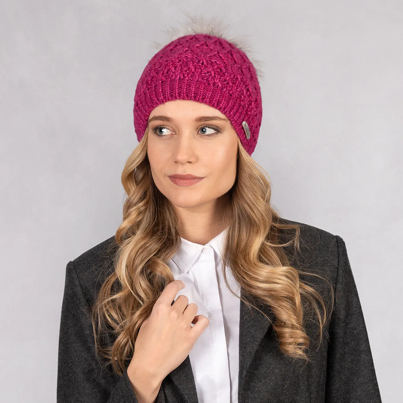 Optimized English Title: Beanie with Peak Design