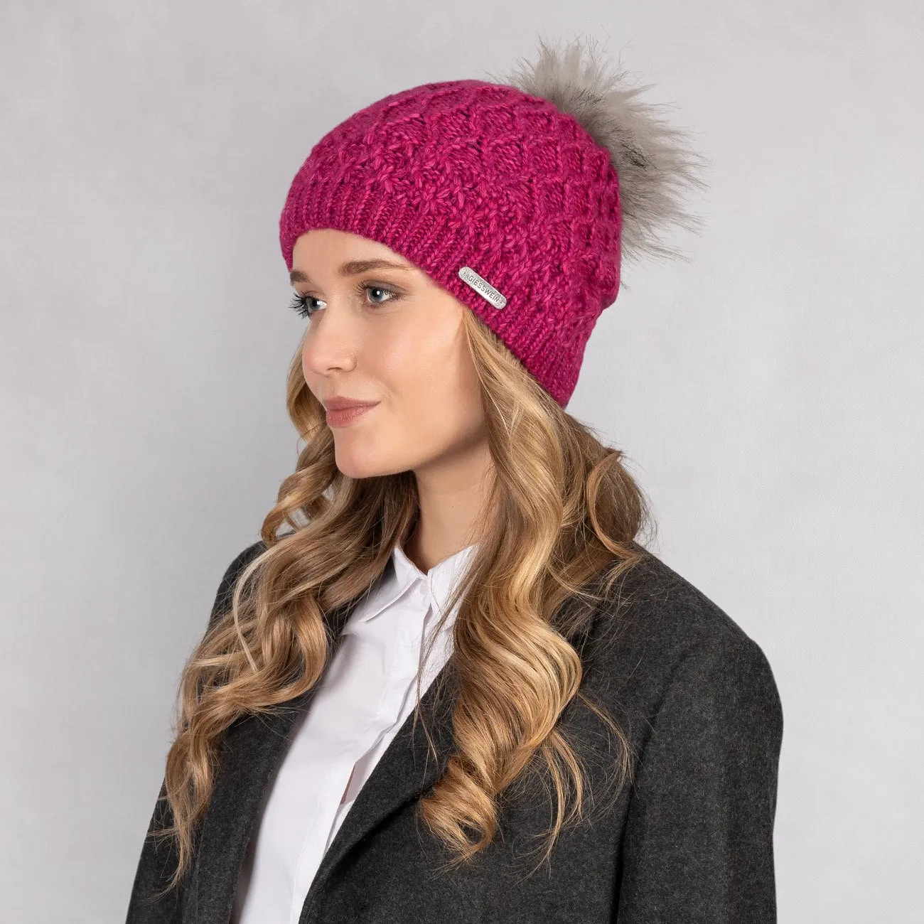 Optimized English Title: Beanie with Peak Design