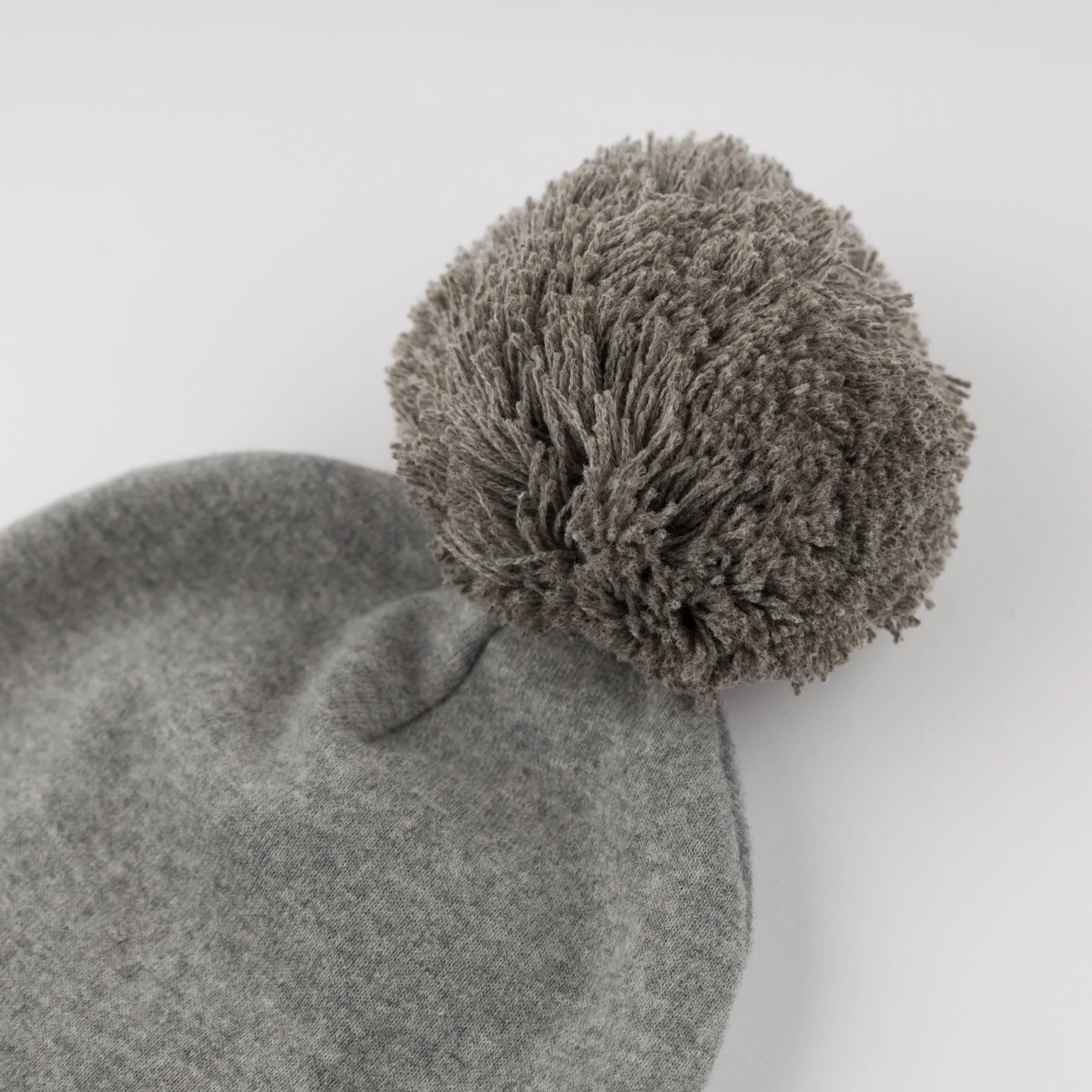 oh baby! Pom Hat - Gray on Coal